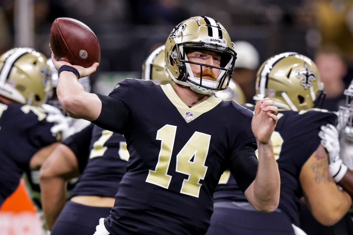 New Orleans Saints quarterback Andy Dalton (14) passes the ball against the Las Vegas Raiders. Mandatory Credit: Stephen Lew-USA TODAY Sports